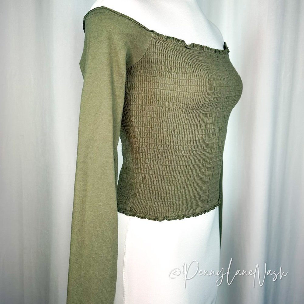 Hollister Smocked Off The Shoulder Long Sleeve Crop Top - Picture 6 of 9